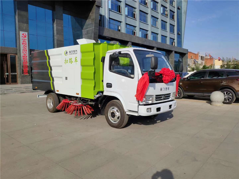 国六江淮5.5方扫路车