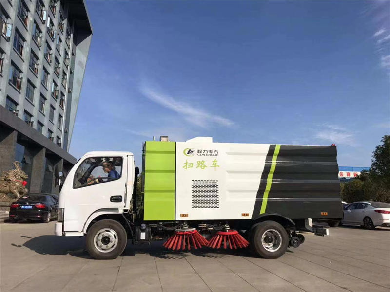 国六江淮5.5方扫路车